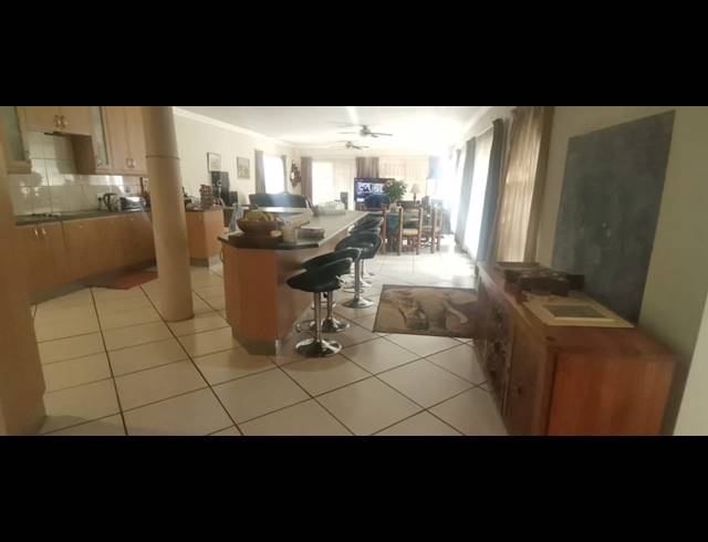 4 BEDROOM HOUSE FOR SALE IN BERGSIG